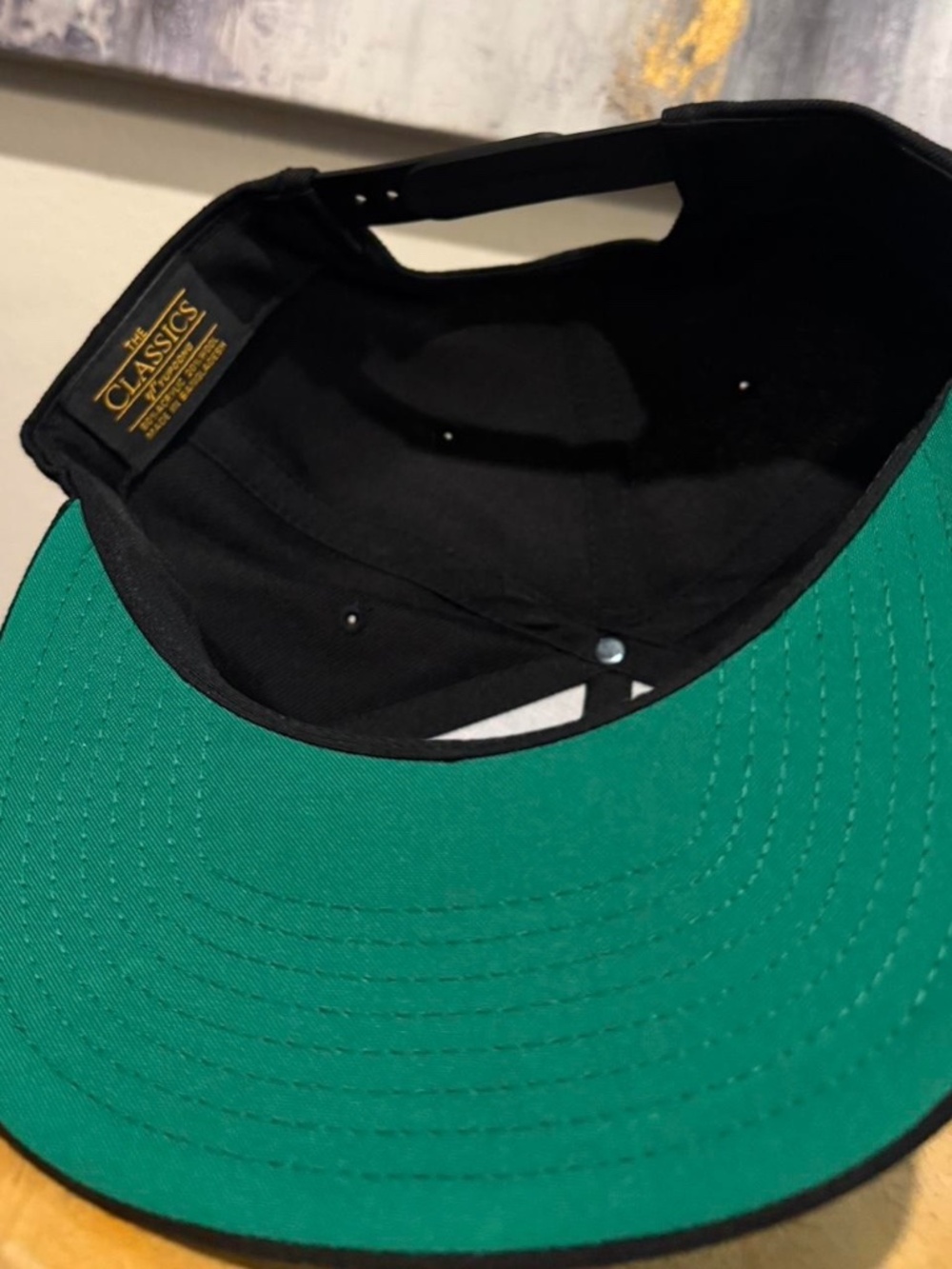 Black Aston Martin snapback hat - Picture 3 of 3